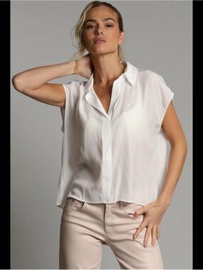 Linen cap sleeve button up blouse pearl button accent XS- never worn!